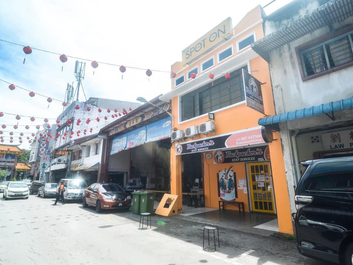 Spot On 89886 Backpacker'S Stay Services Kuching Exteriör bild