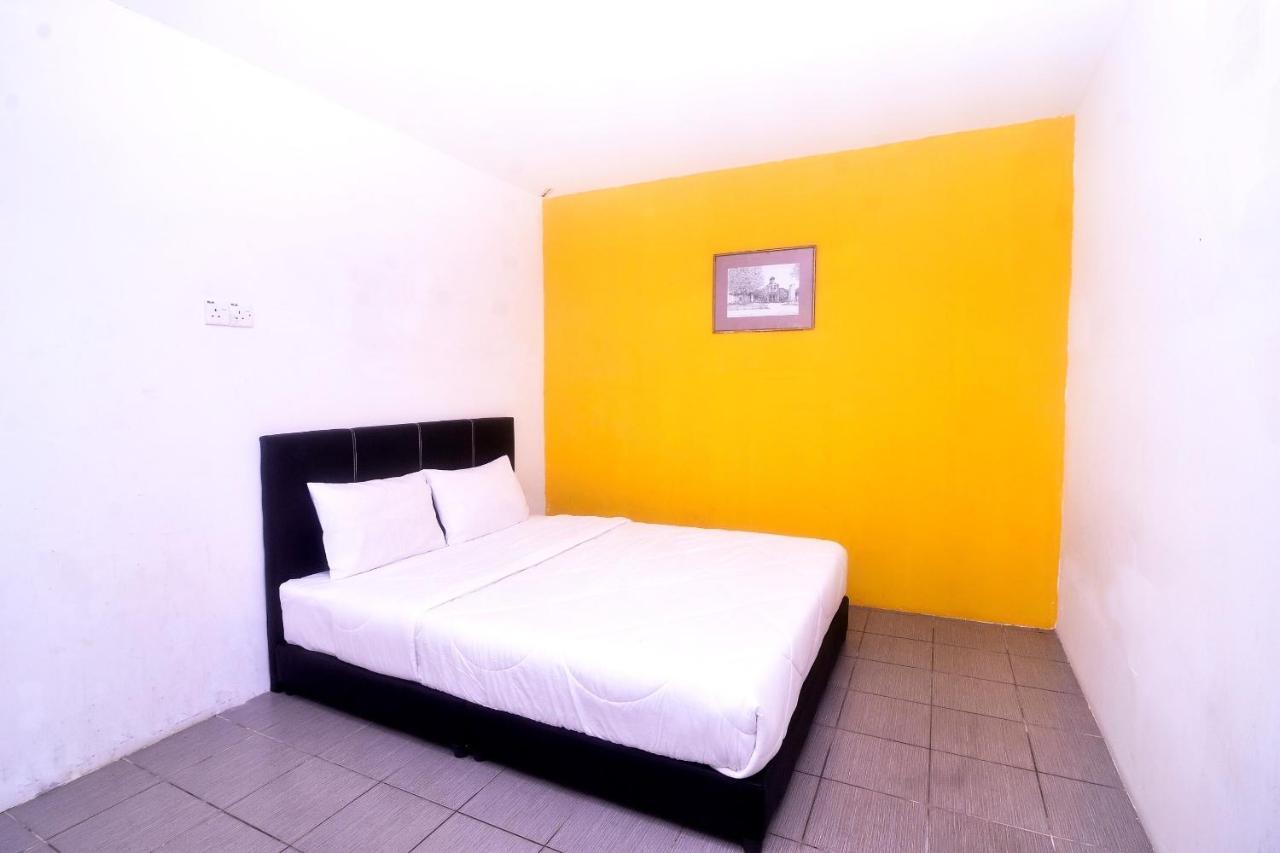 Spot On 89886 Backpacker'S Stay Services Kuching Exteriör bild