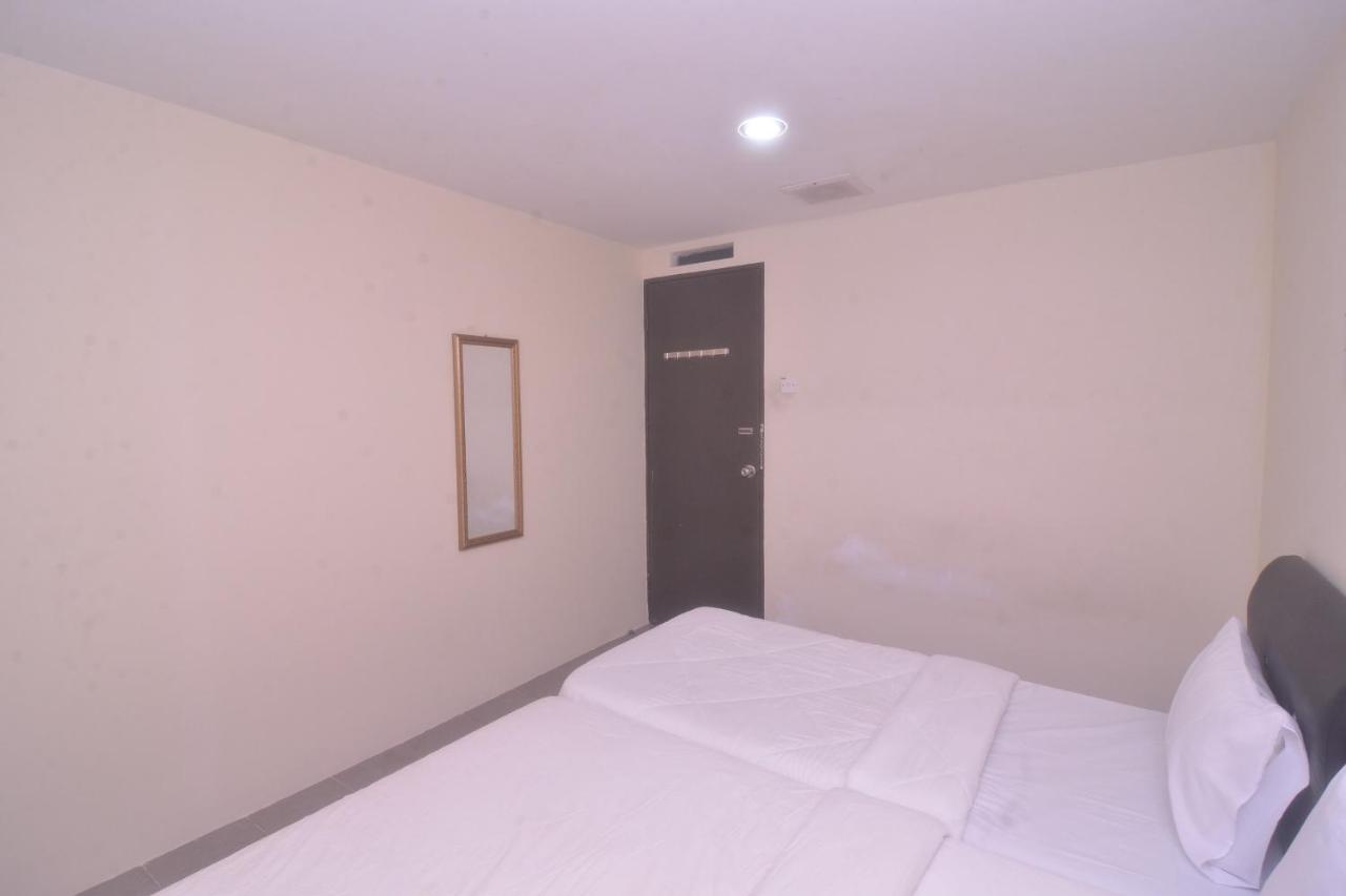 Spot On 89886 Backpacker'S Stay Services Kuching Exteriör bild