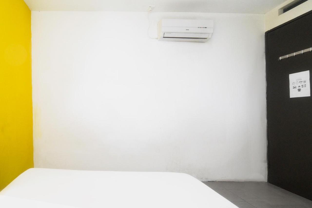 Spot On 89886 Backpacker'S Stay Services Kuching Exteriör bild