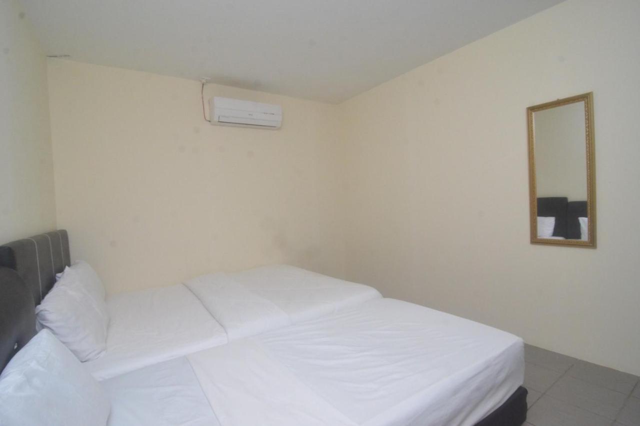 Spot On 89886 Backpacker'S Stay Services Kuching Exteriör bild