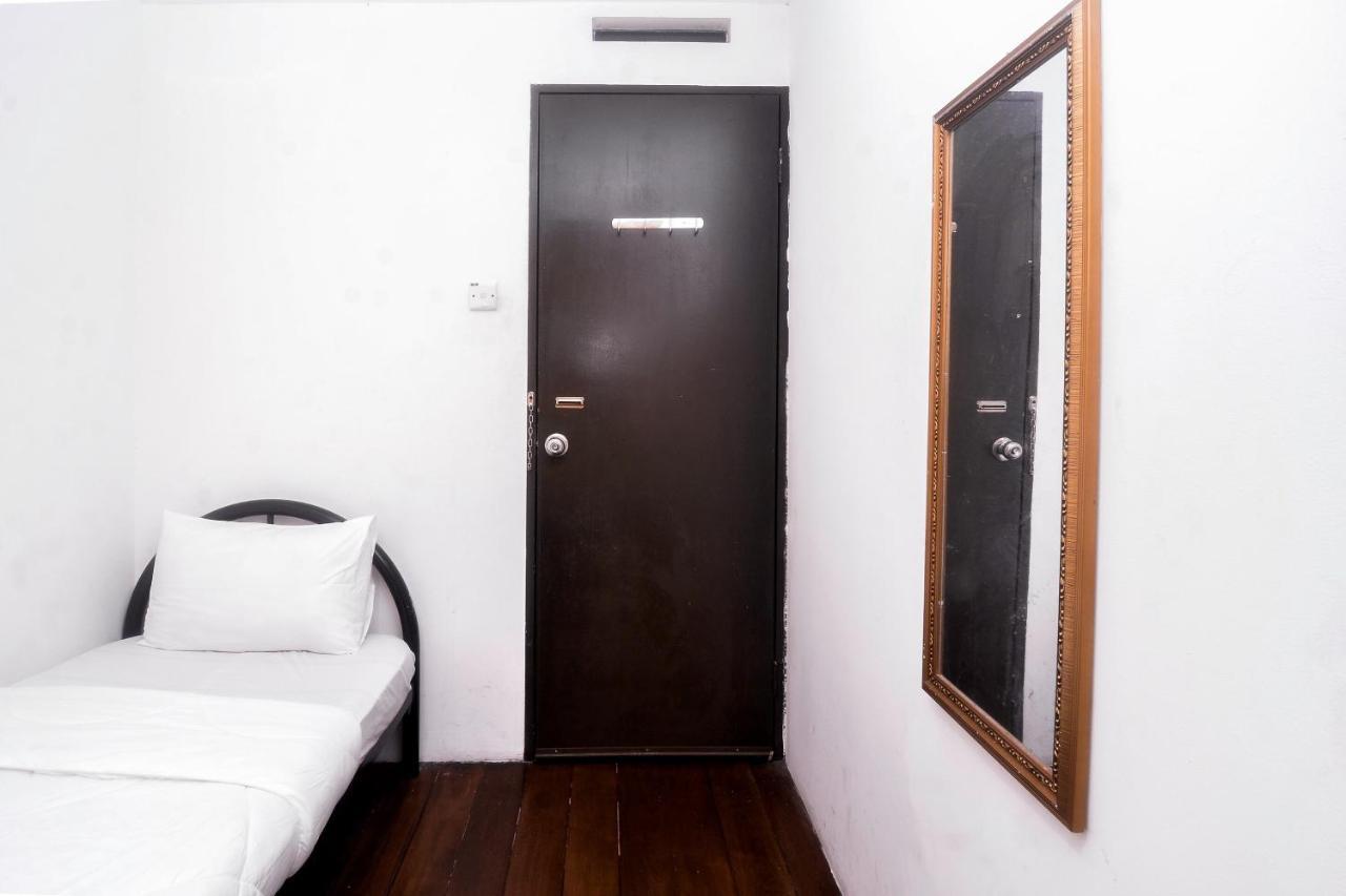 Spot On 89886 Backpacker'S Stay Services Kuching Exteriör bild
