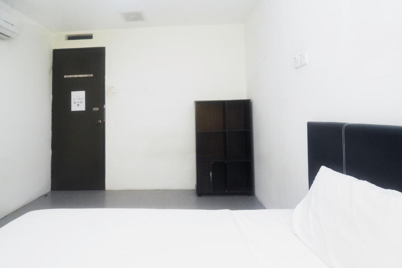 Spot On 89886 Backpacker'S Stay Services Kuching Exteriör bild