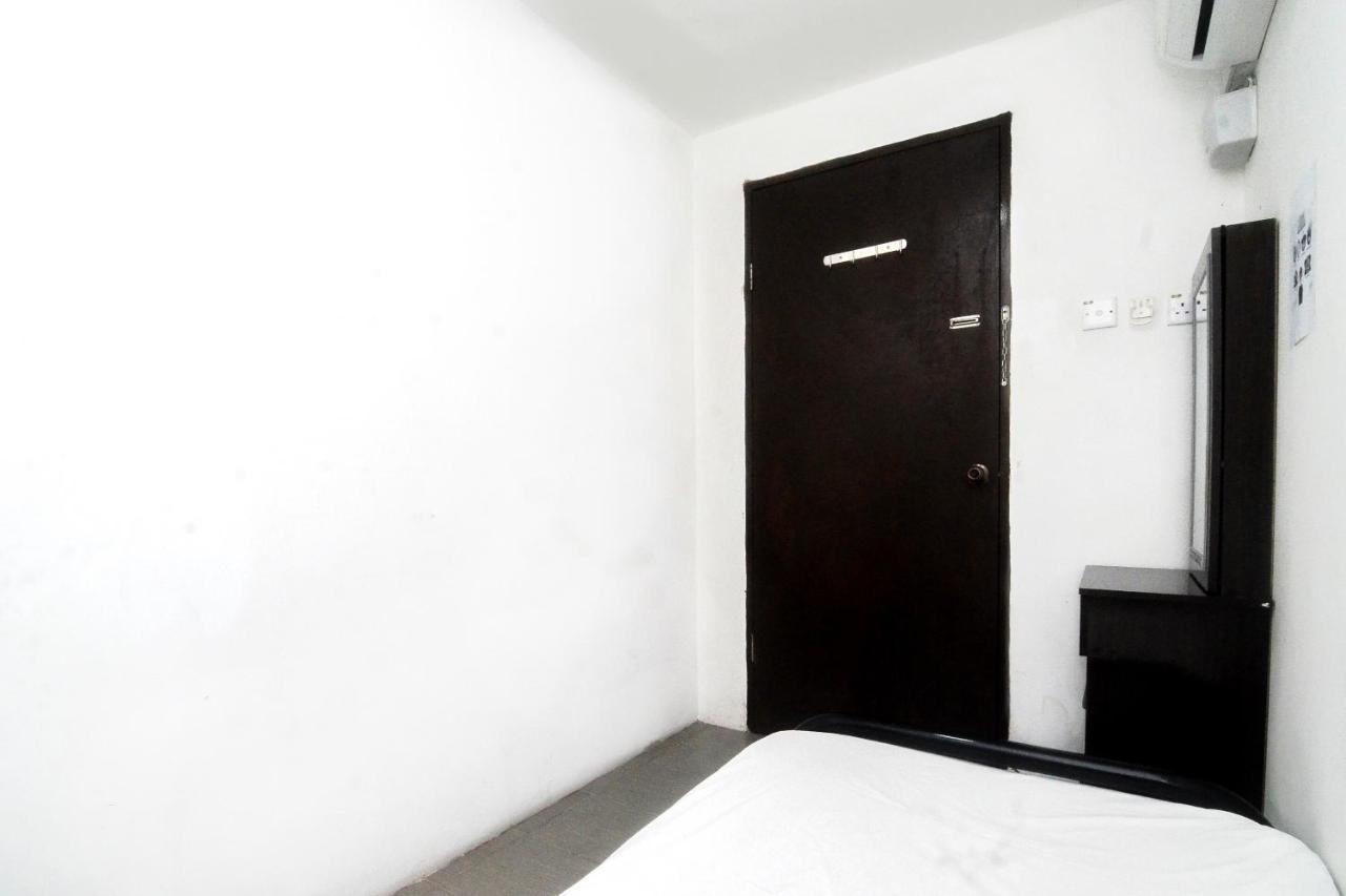 Spot On 89886 Backpacker'S Stay Services Kuching Exteriör bild