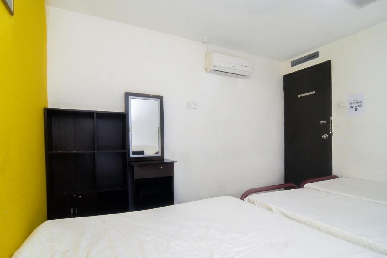 Spot On 89886 Backpacker'S Stay Services Kuching Exteriör bild