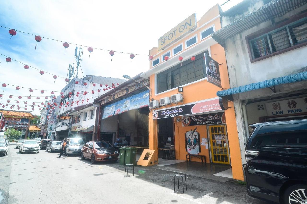 Spot On 89886 Backpacker'S Stay Services Kuching Exteriör bild