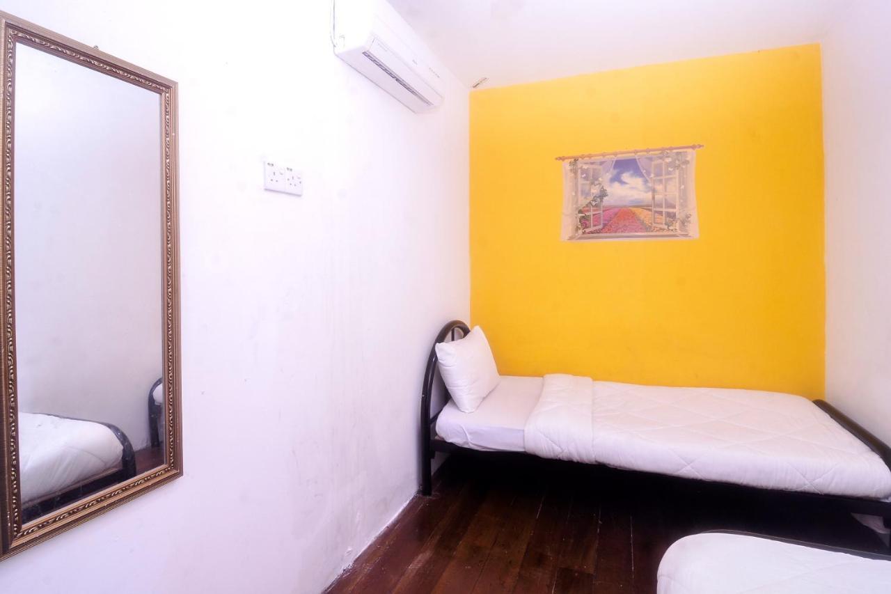 Spot On 89886 Backpacker'S Stay Services Kuching Exteriör bild
