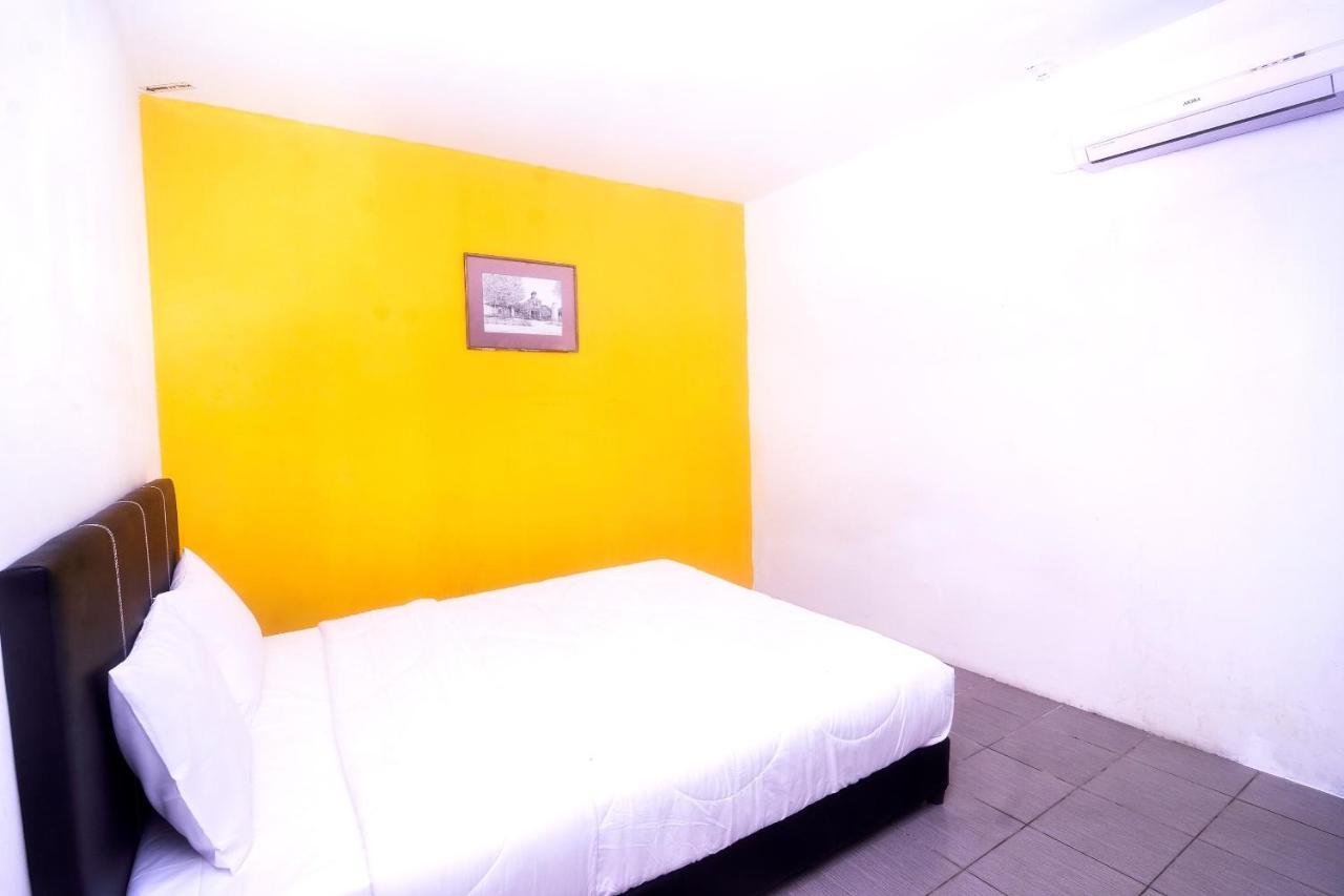 Spot On 89886 Backpacker'S Stay Services Kuching Exteriör bild