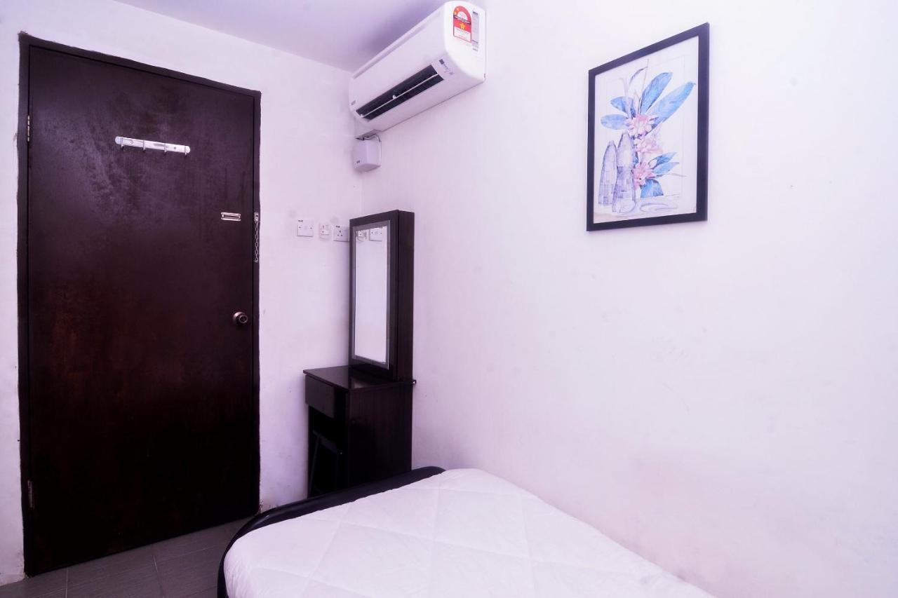 Spot On 89886 Backpacker'S Stay Services Kuching Exteriör bild