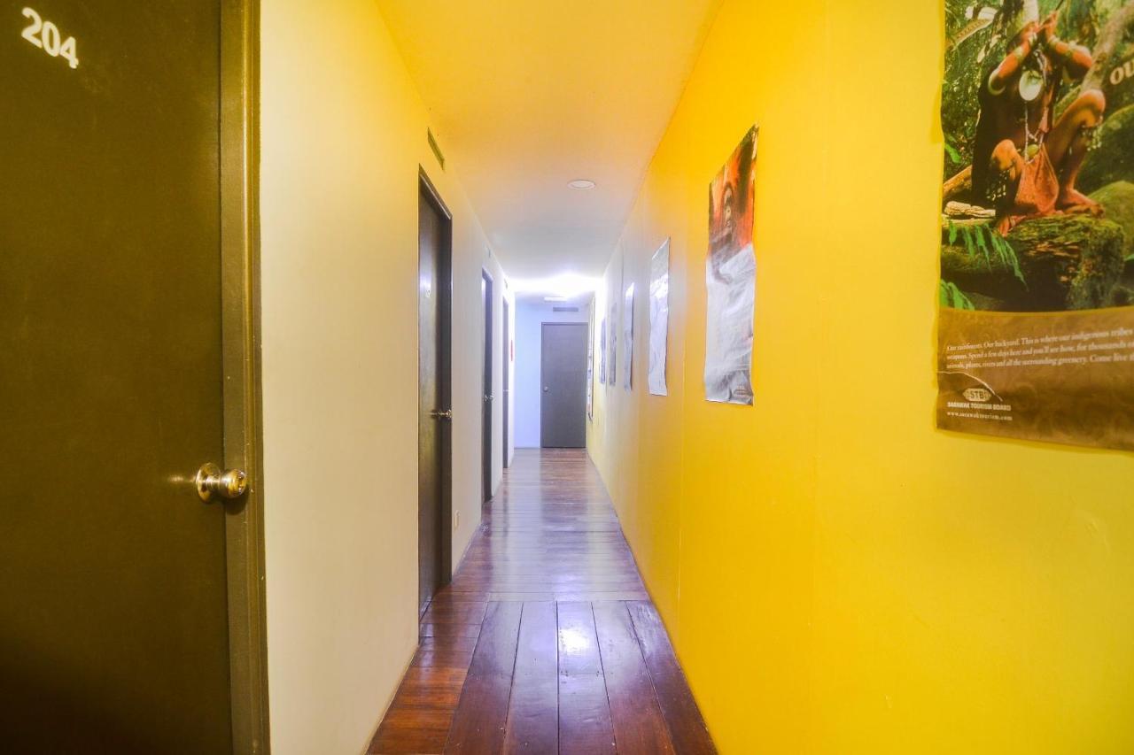 Spot On 89886 Backpacker'S Stay Services Kuching Exteriör bild