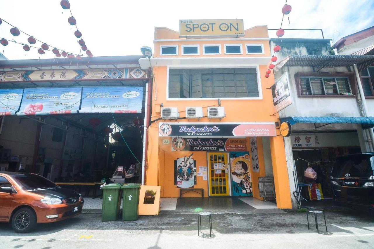 Spot On 89886 Backpacker'S Stay Services Kuching Exteriör bild