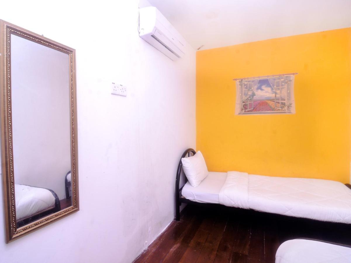Spot On 89886 Backpacker'S Stay Services Kuching Exteriör bild