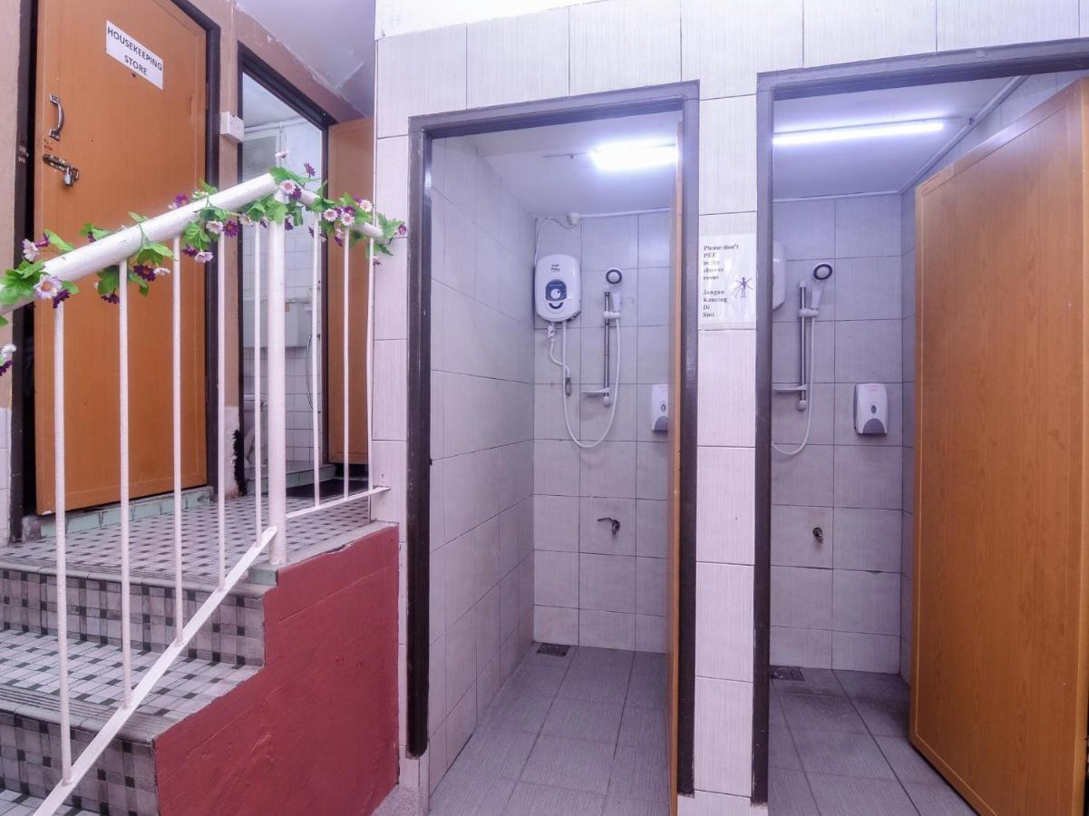 Spot On 89886 Backpacker'S Stay Services Kuching Exteriör bild